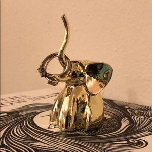 Elephant ring holder
